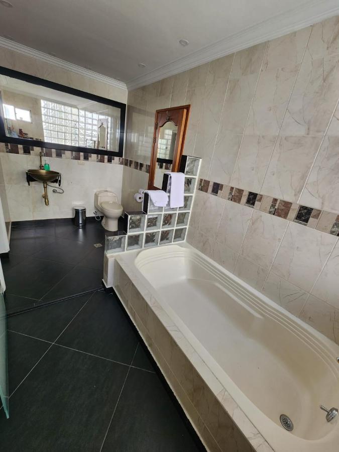 Hotel Boutique Deluxe Home Medellin Bagian luar foto