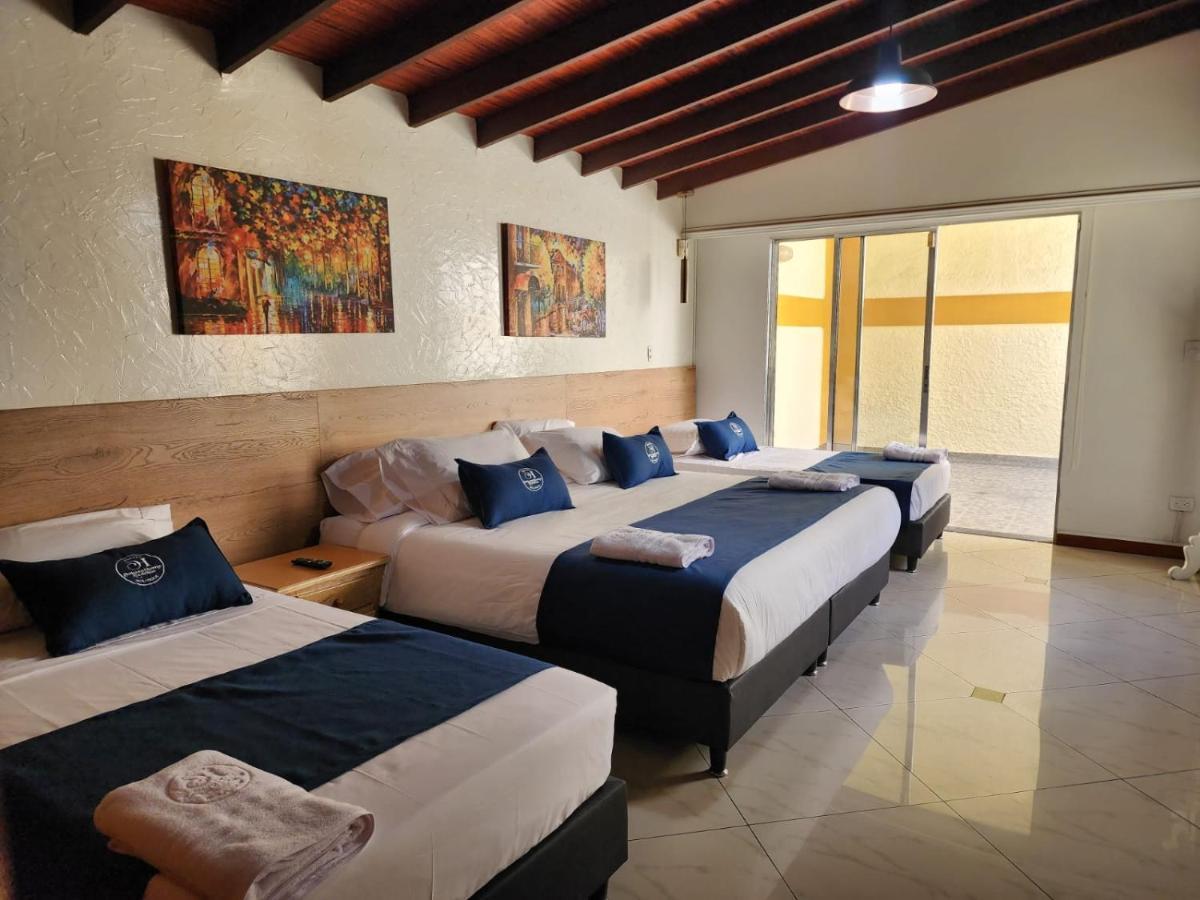 Hotel Boutique Deluxe Home Medellin Bagian luar foto