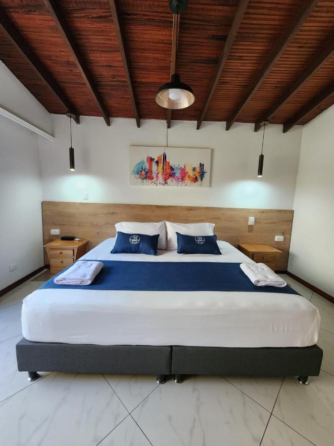 Hotel Boutique Deluxe Home Medellin Bagian luar foto