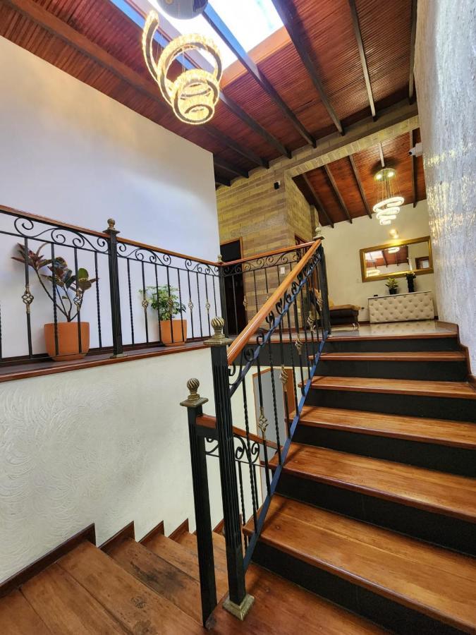 Hotel Boutique Deluxe Home Medellin Bagian luar foto
